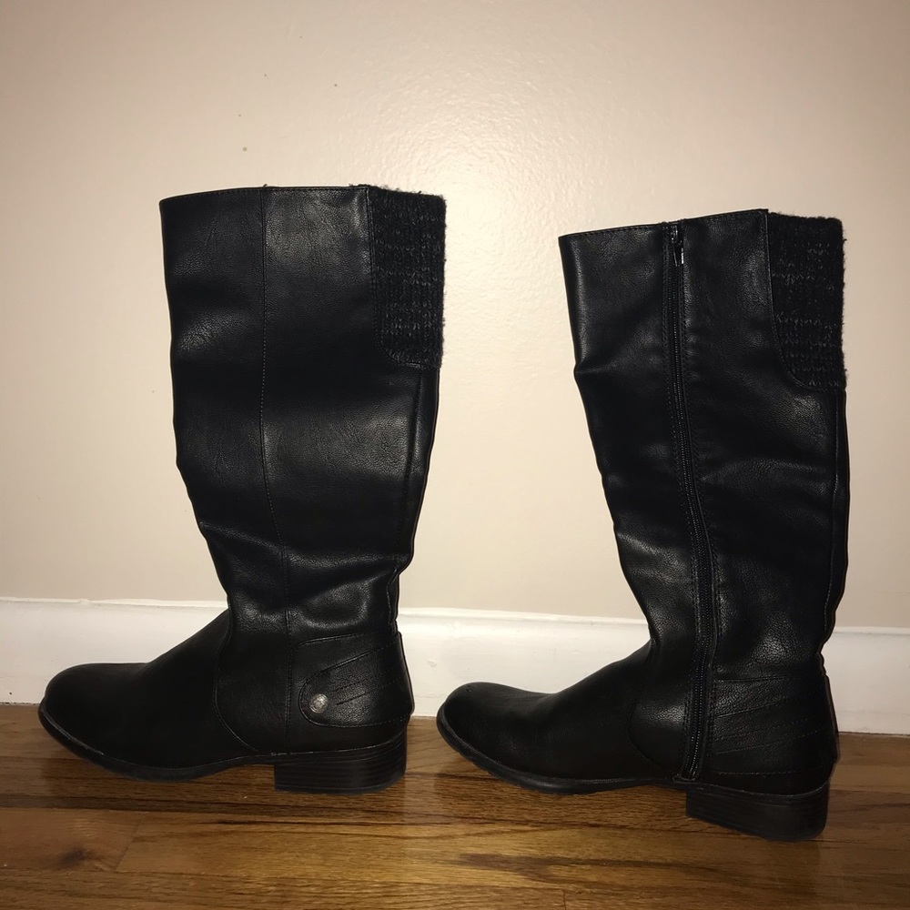 Tall leather black boots!